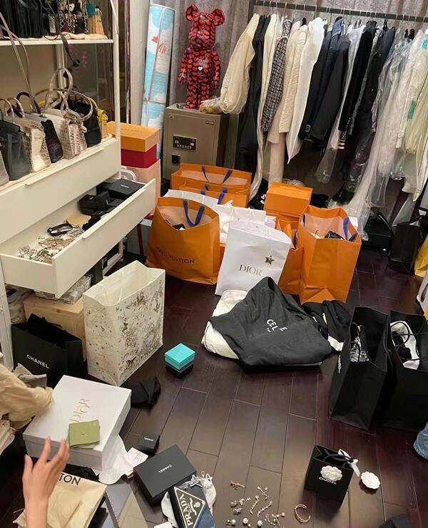 阿克苏回收顶奢鞋服